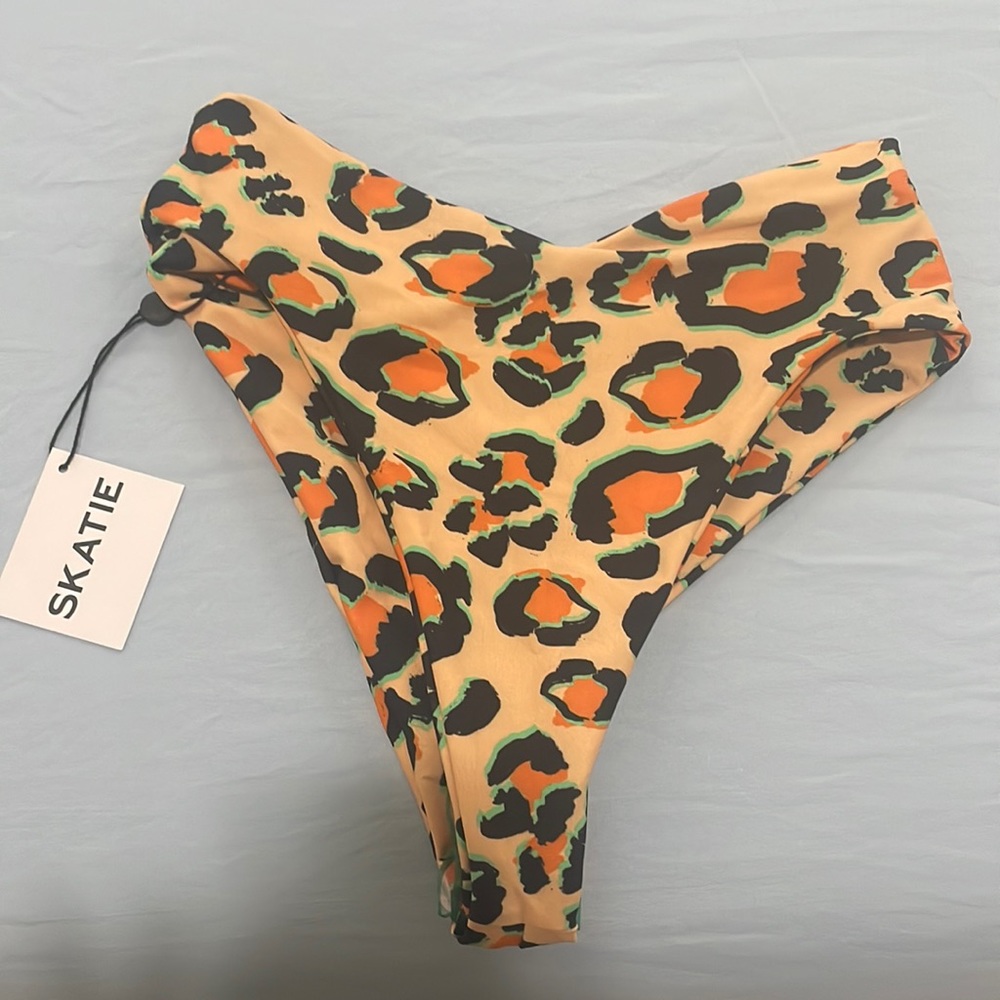 Skatie high waisted bottoms